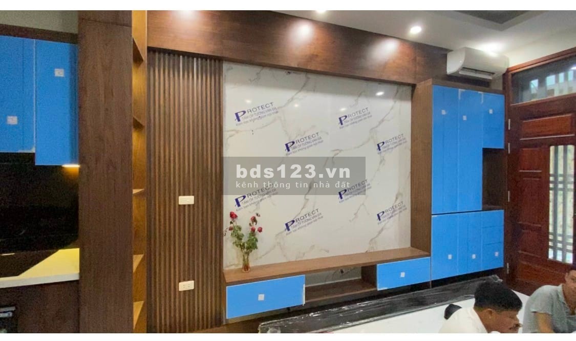 Nhà mới Lạc Long Quân 5 tầng diện tích 45m2, ngõ thông ba gác tránh, giá bán chỉ 5 tỷ