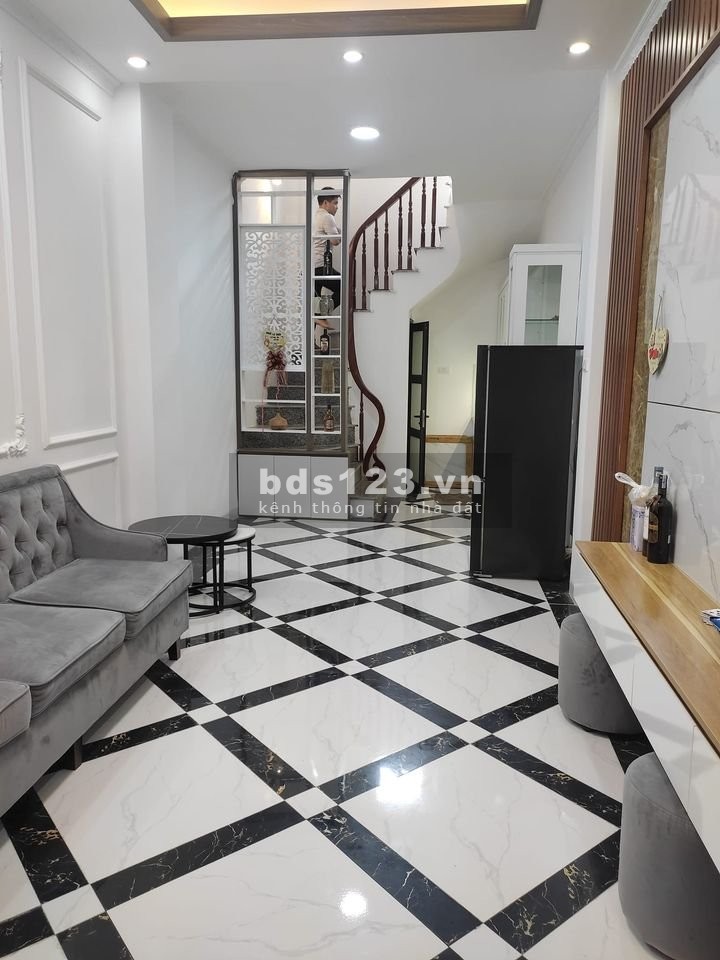 Cực hiếm nhà Thuỵ Khuê 10m ra ô tô tránh diện tích 42m² x 5 tầng, giá bán chỉ 5 tỷ đồng