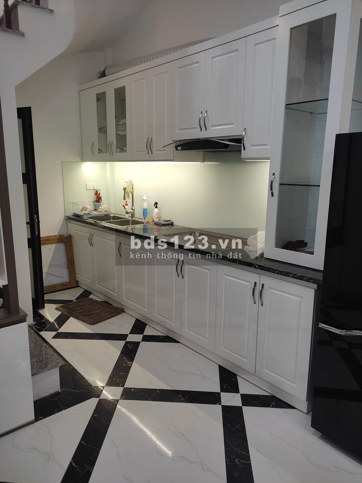 Cực hiếm nhà Thuỵ Khuê 10m ra ô tô tránh diện tích 42m² x 5 tầng, giá bán chỉ 5 tỷ đồng