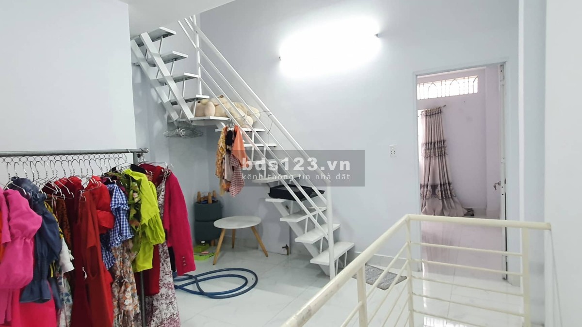 Bán nhà nguyên căn đẹp Quận 9 Đỗ Xuân Hợp hẻm xe hơi giá bán 3.8 tỷ, đầu tư sinh lời