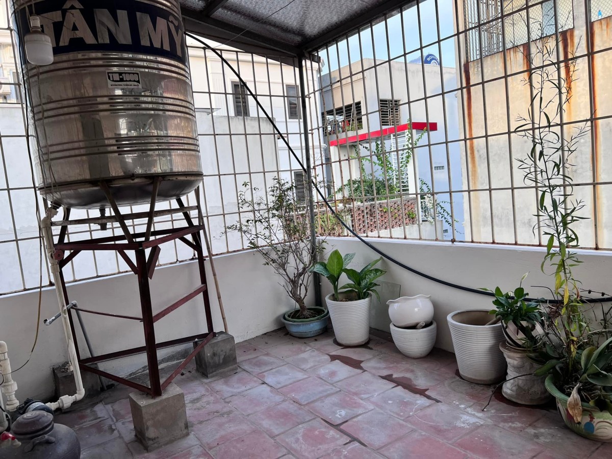 Nhà đẹp Nguyễn Văn Linh Long Biên FULL nội thất hiện đại, 40m², giá chỉ 3,39 tỷ đồng