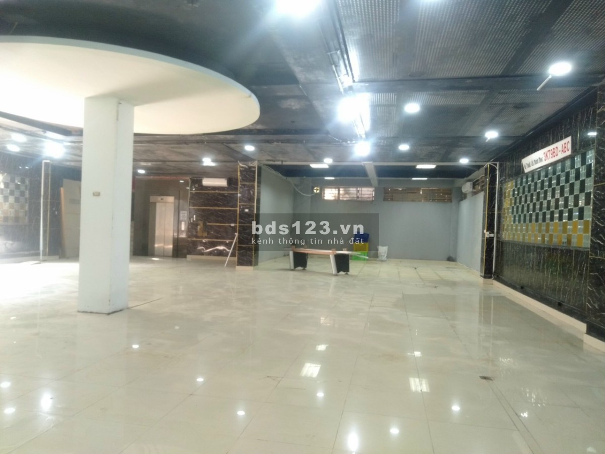 Mặt bằng thông sàn diện tích 300m2 tại Cầu Diễn, khu an ninh, giá tốt