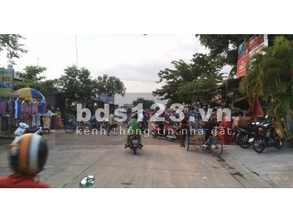 Do Lớn Tuổi Tôi Cần Sang Lại diện tích sử dụng 300m2 đất sổ hồng riêng, Kề Chợ Dân Sinh