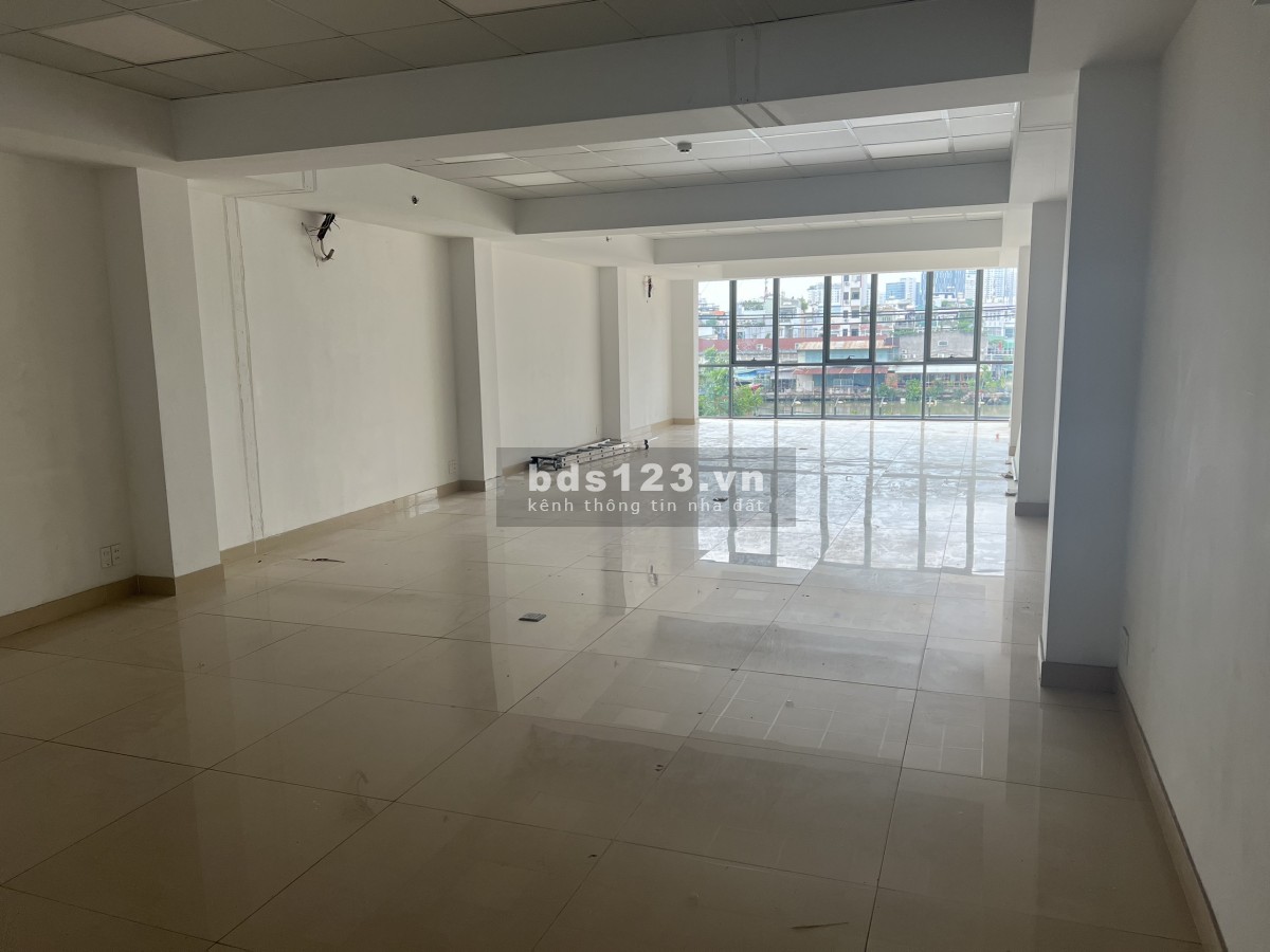 Cho thuê văn phòng đường Trần Xuân Soạn, nhà mới xây sạch sẽ view đẹp thoáng