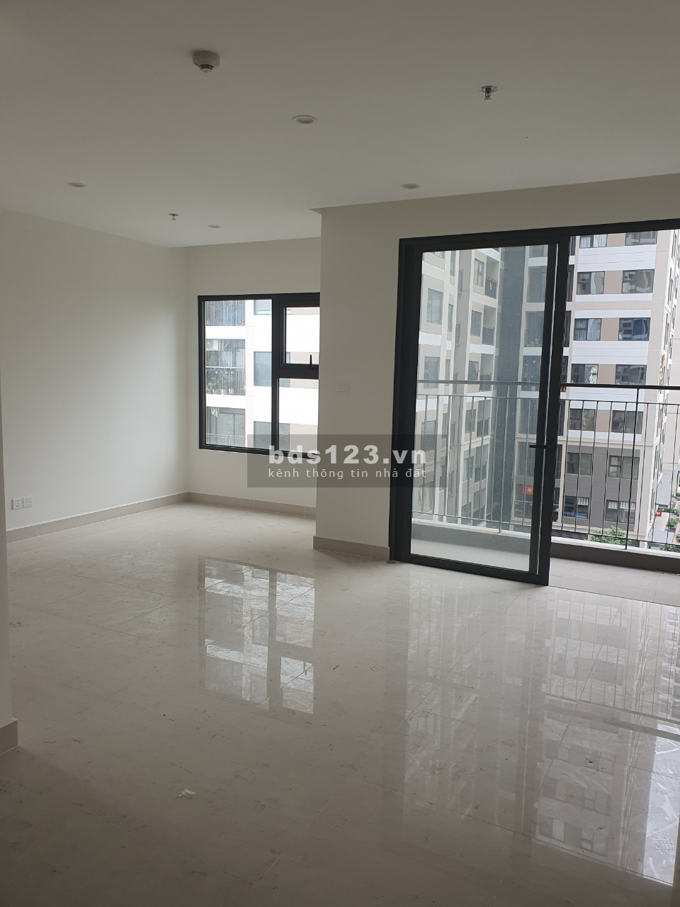Chủ đang cần bán gấp CH 2 phòng ngủ và 2vs góc, giá 1,9 tỷ VHOP liên hệ 0984 189 684