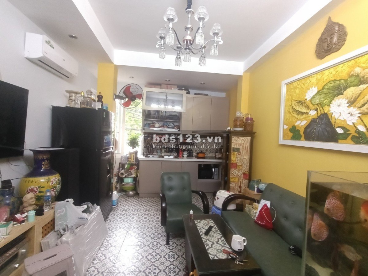 Bán nhà mặt đường, phố Đại Cồ Việt, siêu phẩm kinh doanh với giá 4,5 tỷ