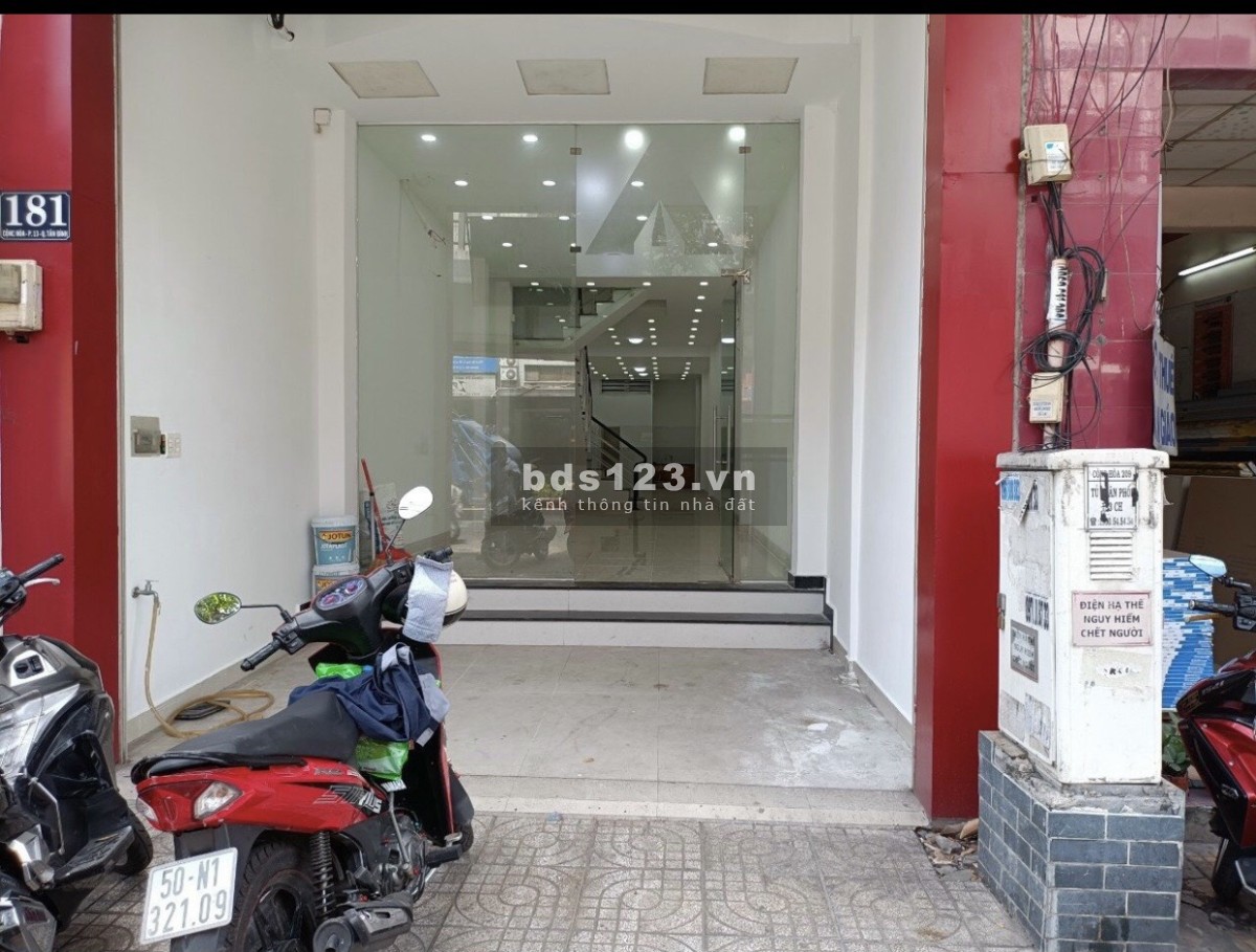 Cho thuê nhà 3 lầu đẹp số 181 Cộng Hoà P13 Tân Bình mặt tiền đường lớn