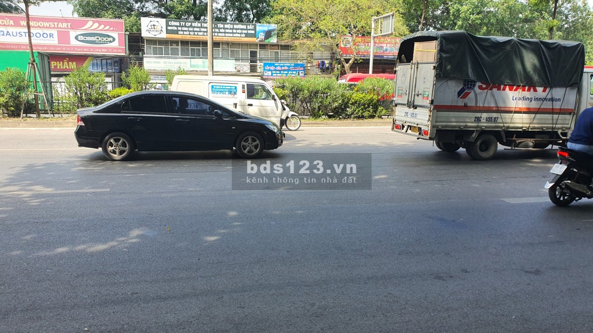 Cần bán nhà mặt phố Nguyễn Văn Linh, Quận Long Biên, 4 tầng, giá bán 3.5 tỷ