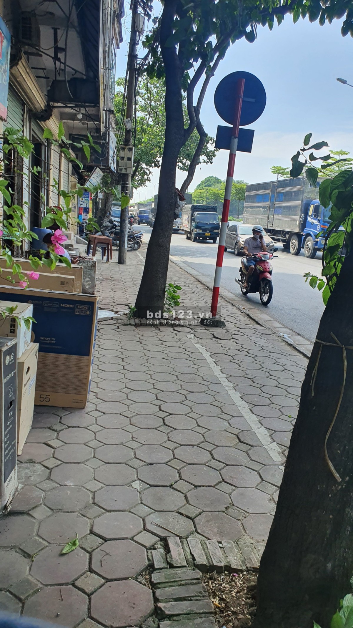 Cần bán nhà mặt phố Nguyễn Văn Linh, Quận Long Biên, 4 tầng, giá bán 3.5 tỷ