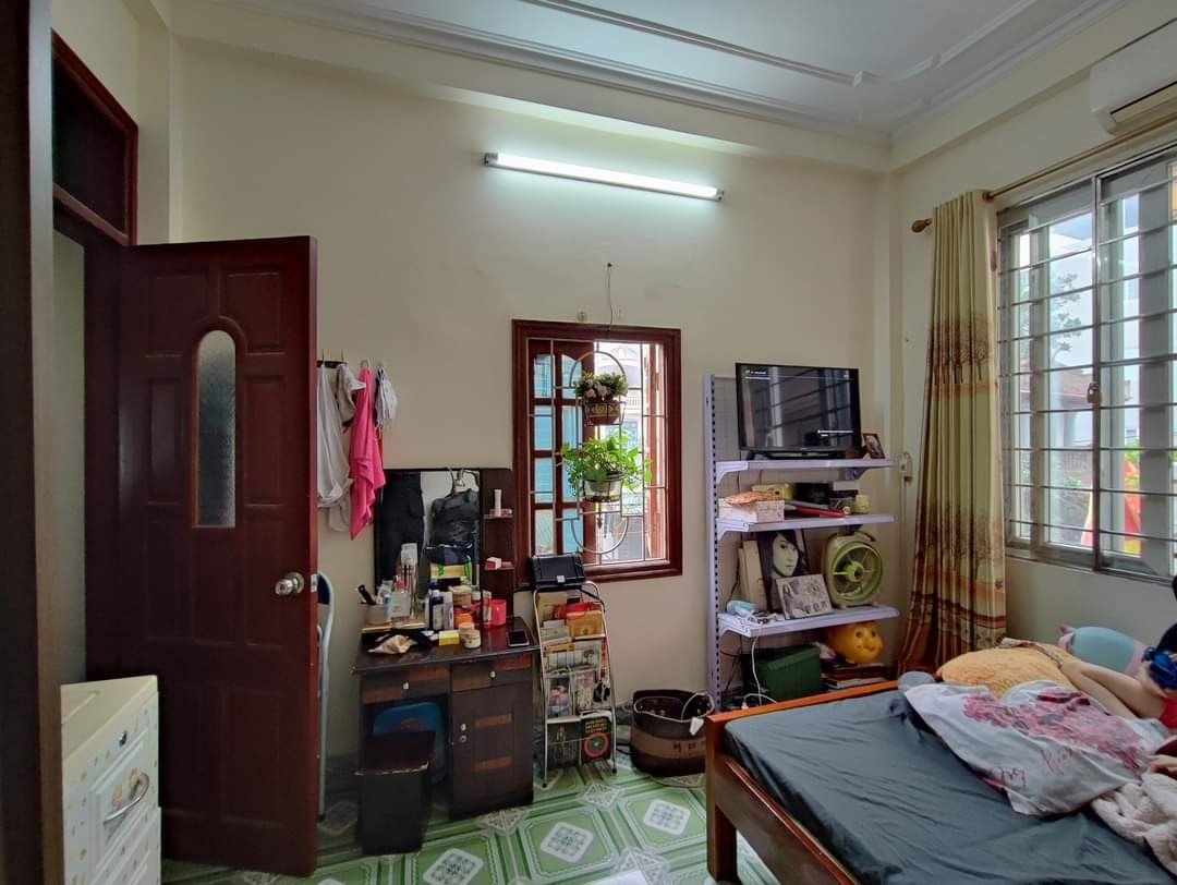 Bán nhà lô góc Kim Giang, Hoàng Mai ba mặt thoáng, giá bán chỉ 3,55 tỷ đồng
