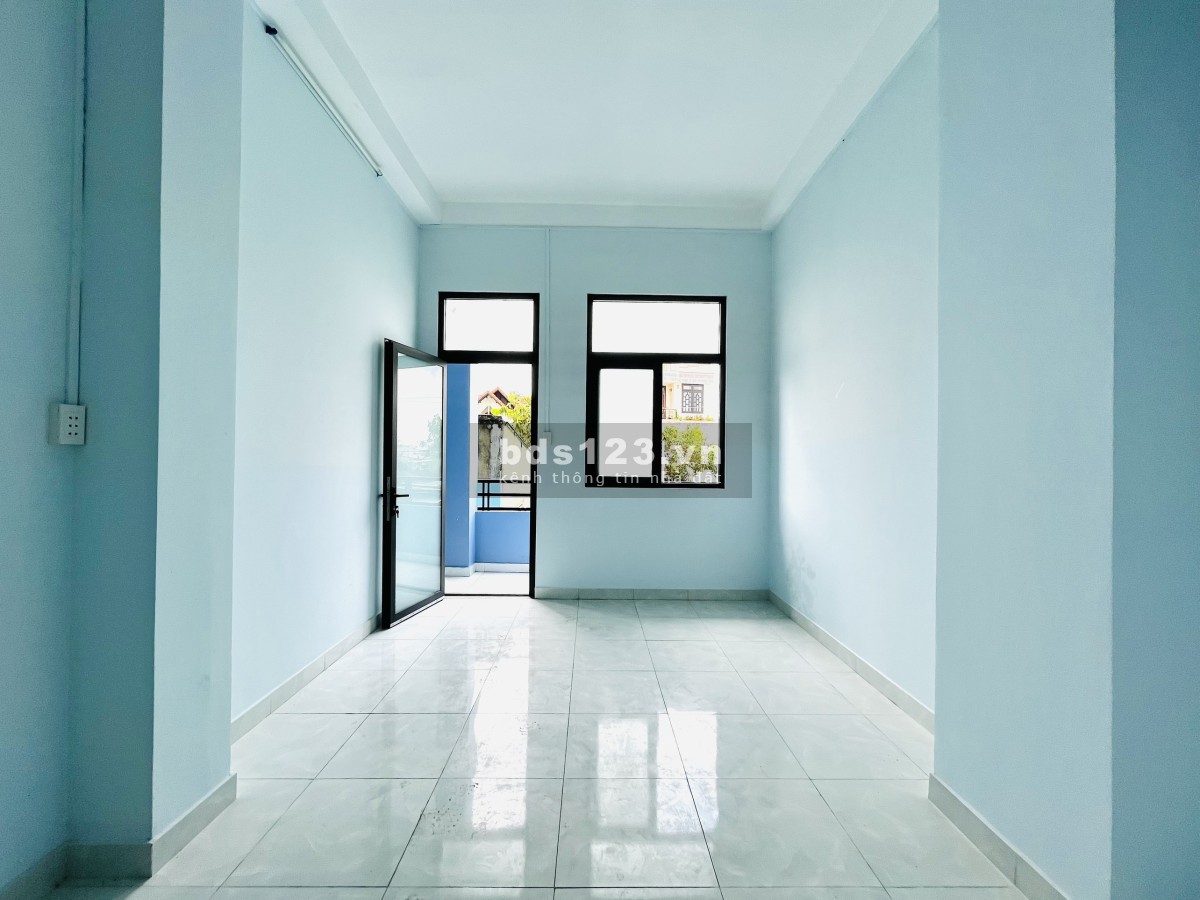 Phòng trọ giá rẻ mới xây gác cao 1m7 ban công cửa sổ thoáng mát ngay Bến Xe An Sương