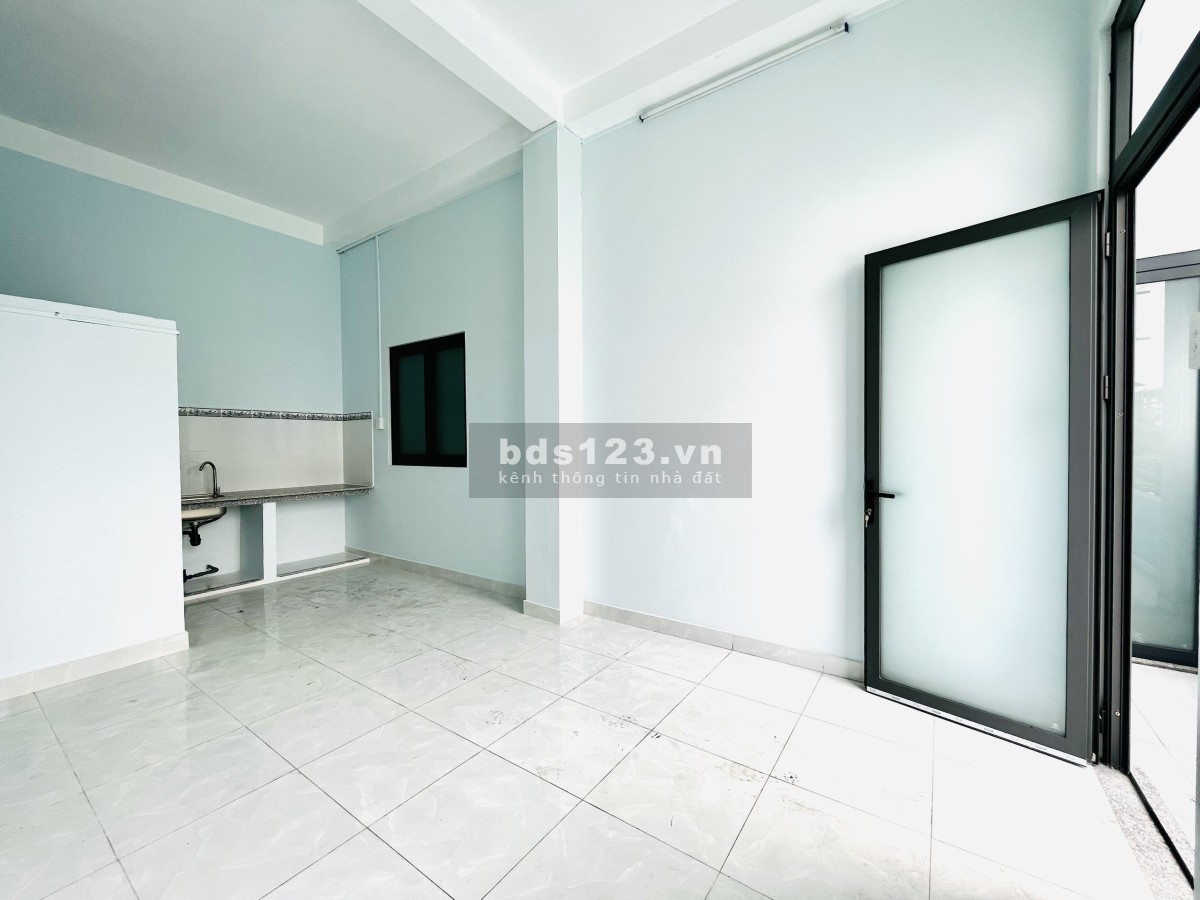 Phòng trọ giá rẻ mới xây gác cao 1m7 ban công cửa sổ thoáng mát ngay Bến Xe An Sương