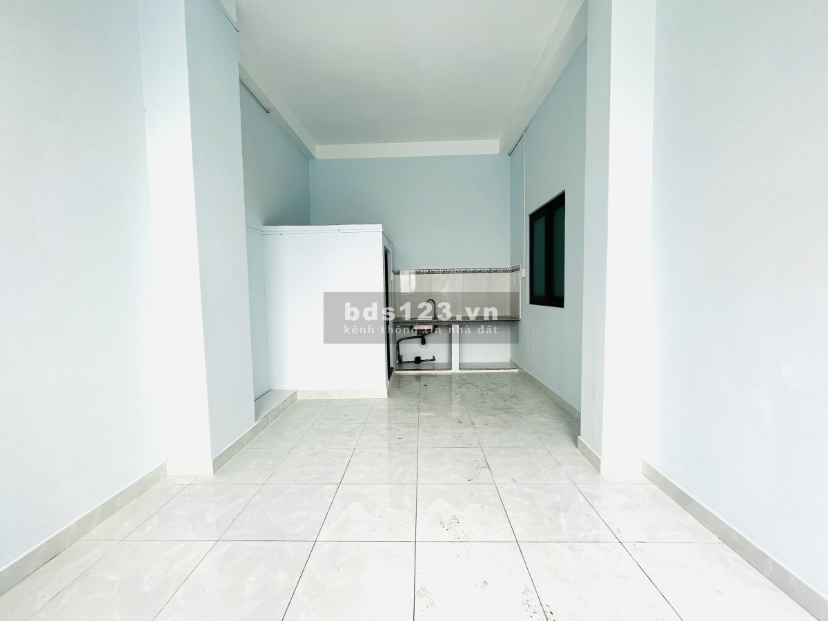 Phòng trọ giá rẻ mới xây gác cao 1m7 ban công cửa sổ thoáng mát ngay Bến Xe An Sương