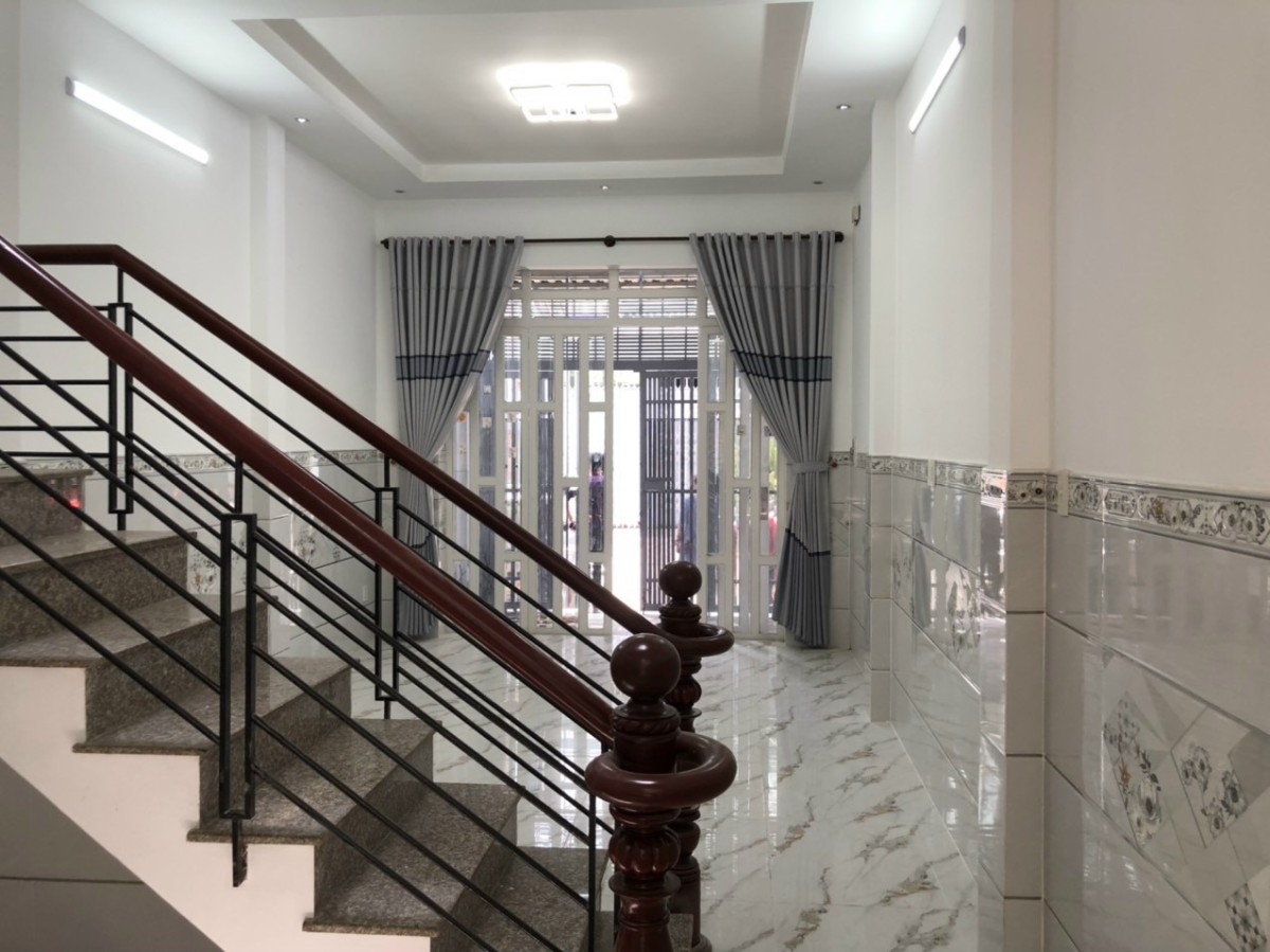 Nhà HXH giá tốt Hoà Bình Tân Phú, DT 80m² x 4 tầng giá chỉ 5,85 tỷ đồng