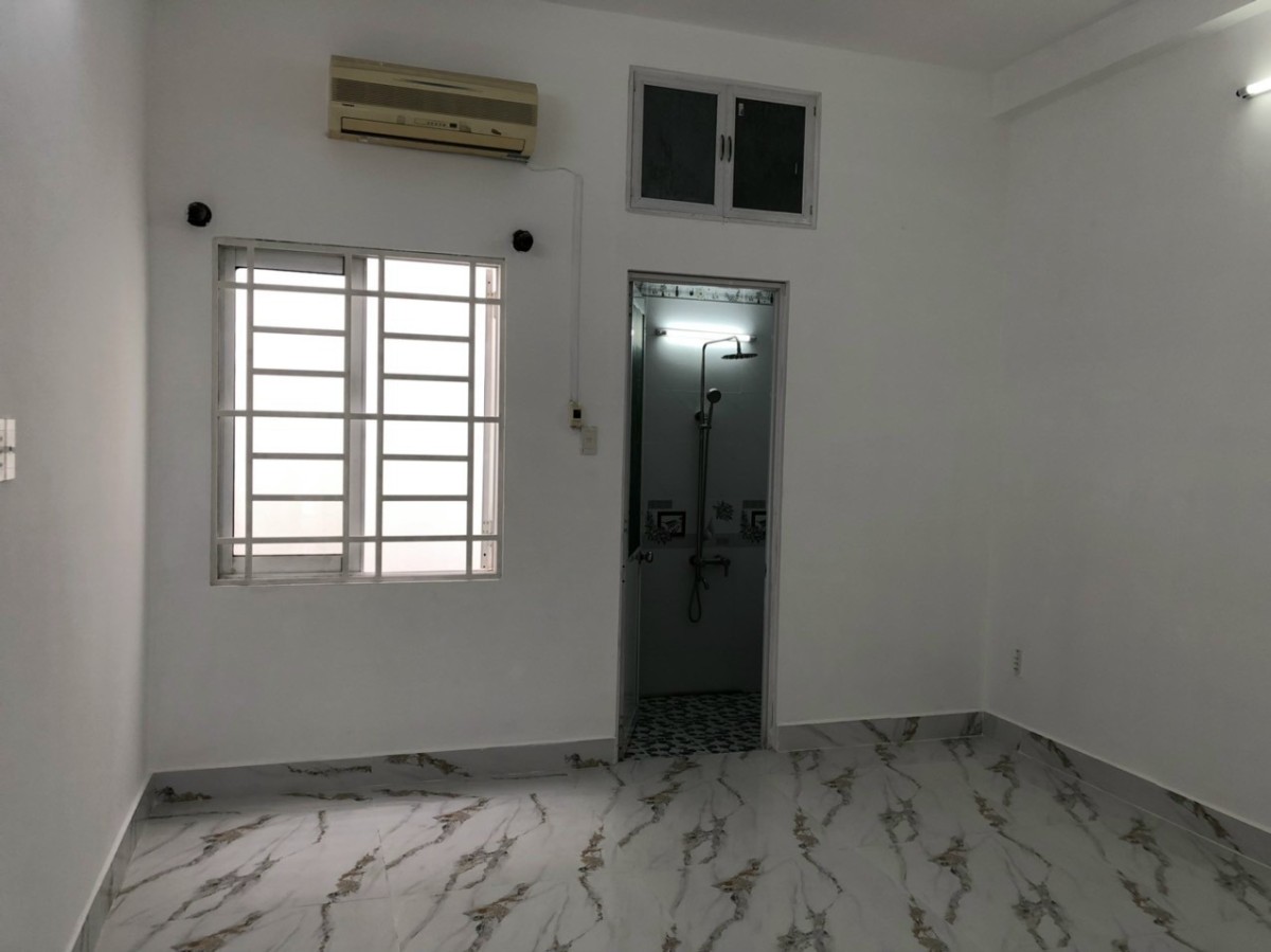 Nhà HXH giá tốt Hoà Bình Tân Phú, DT 80m² x 4 tầng giá chỉ 5,85 tỷ đồng