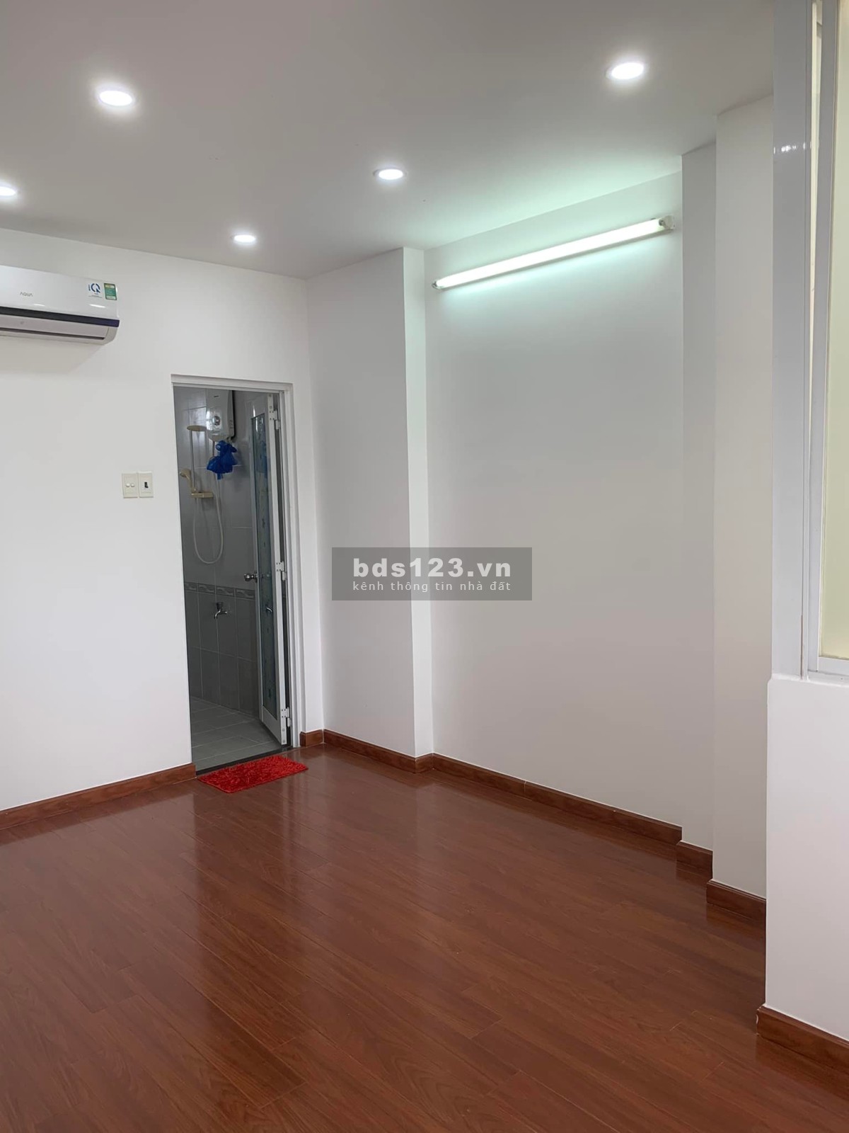 Bán nhà Nguyên Hồng diện tích 58m2 xe hơi ngủ trong nhà giá nhỉnh 6 tỷ