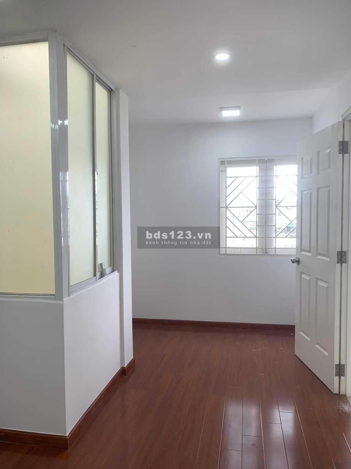 Bán nhà Nguyên Hồng diện tích 58m2 xe hơi ngủ trong nhà giá nhỉnh 6 tỷ