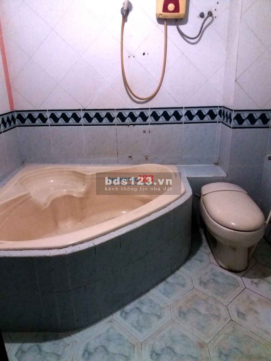 phòng tolet rieng DT 4MX10M quận 11, MT đường Tân Khai. Gần chợ thiết