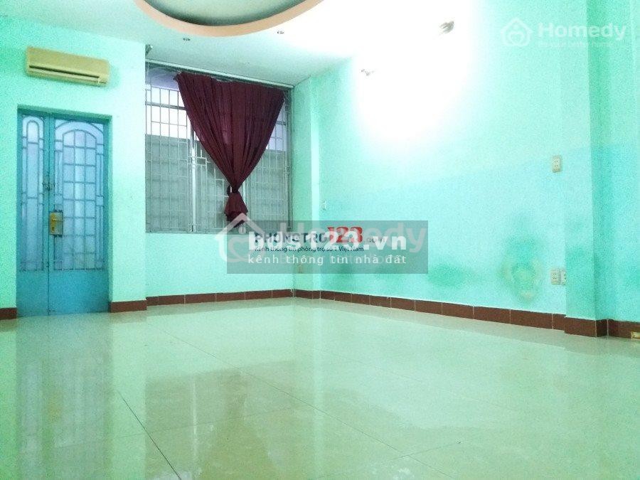 phòng tolet rieng DT 4MX10M quận 11, MT đường Tân Khai. Gần chợ thiết