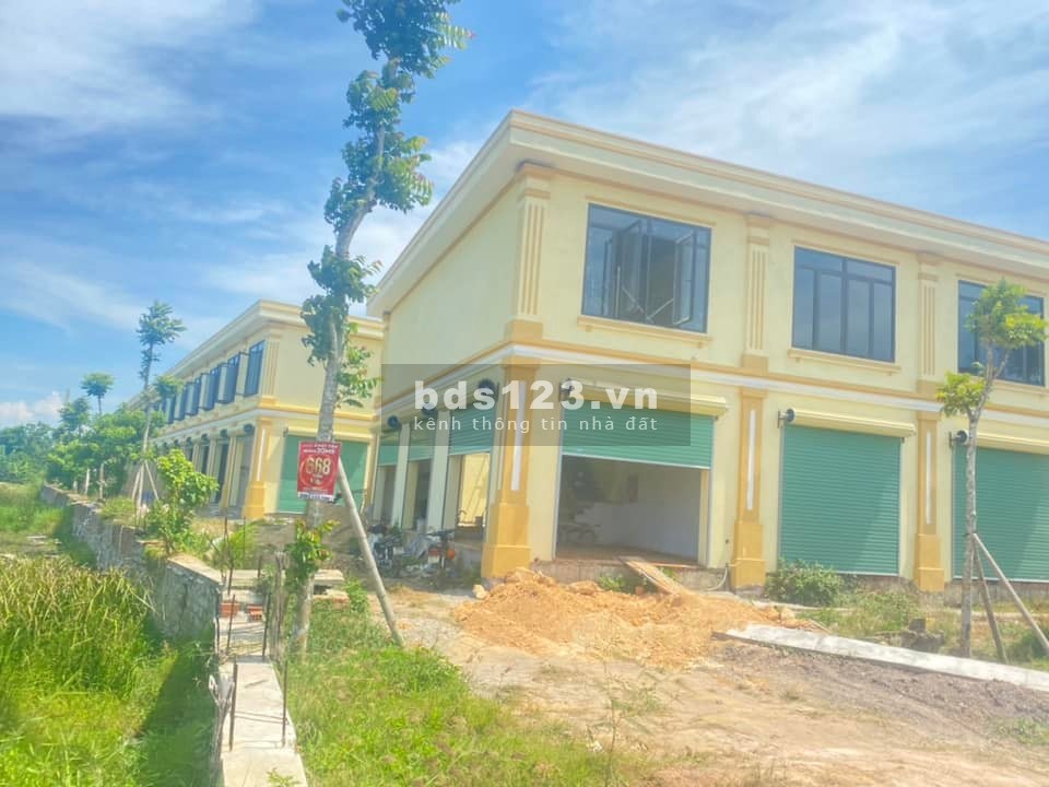 Bán nhà 2 tầng liền kề mặt tiền đường đối diện chợ Đồng Cát Mộ Đức 990 triệu. sở hữu