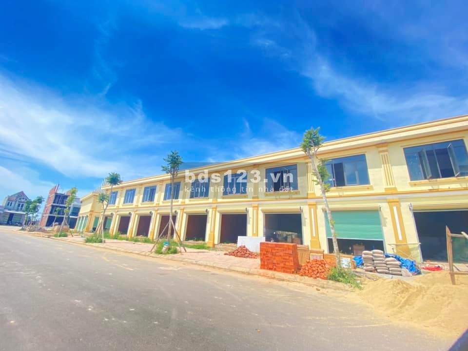 Bán nhà 2 tầng liền kề mặt tiền đường đối diện chợ Đồng Cát Mộ Đức 990 triệu. sở hữu