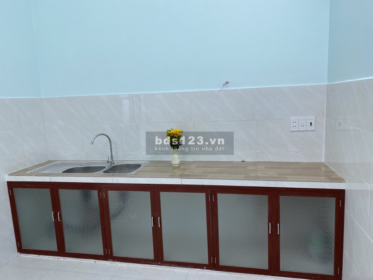 Cho thuê nhà nguyên căn DT: 65m2 mặt đường số 12, p. Cát Lái, Q2