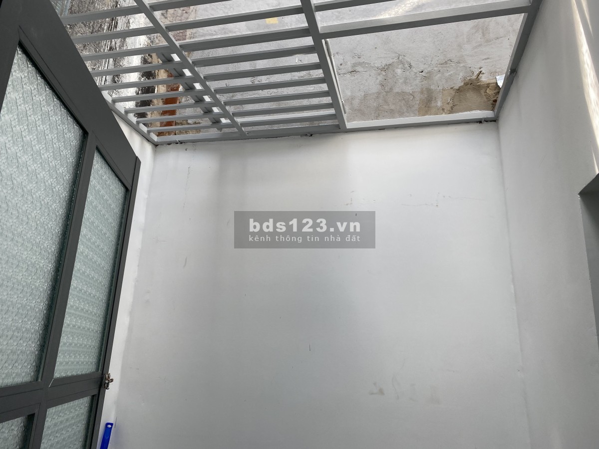 Cho thuê nhà nguyên căn DT: 65m2 mặt đường số 12, p. Cát Lái, Q2
