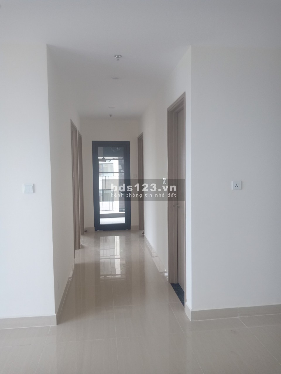 Chính chủ cần bán nhanh căn hộ 3PN ngay góc với giá bán chỉ 2.360 tỷ tại VOP