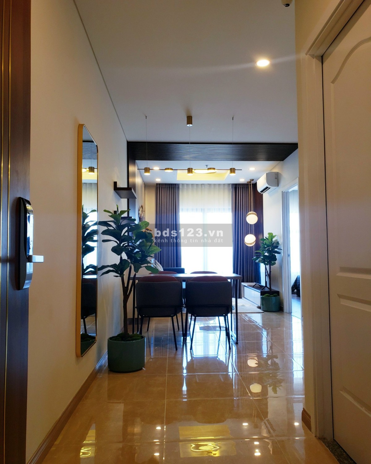 Bán gấp CH Hiypro hướng nam, view thoáng mát, full nội thất, được ở ngay, có không gian thoáng