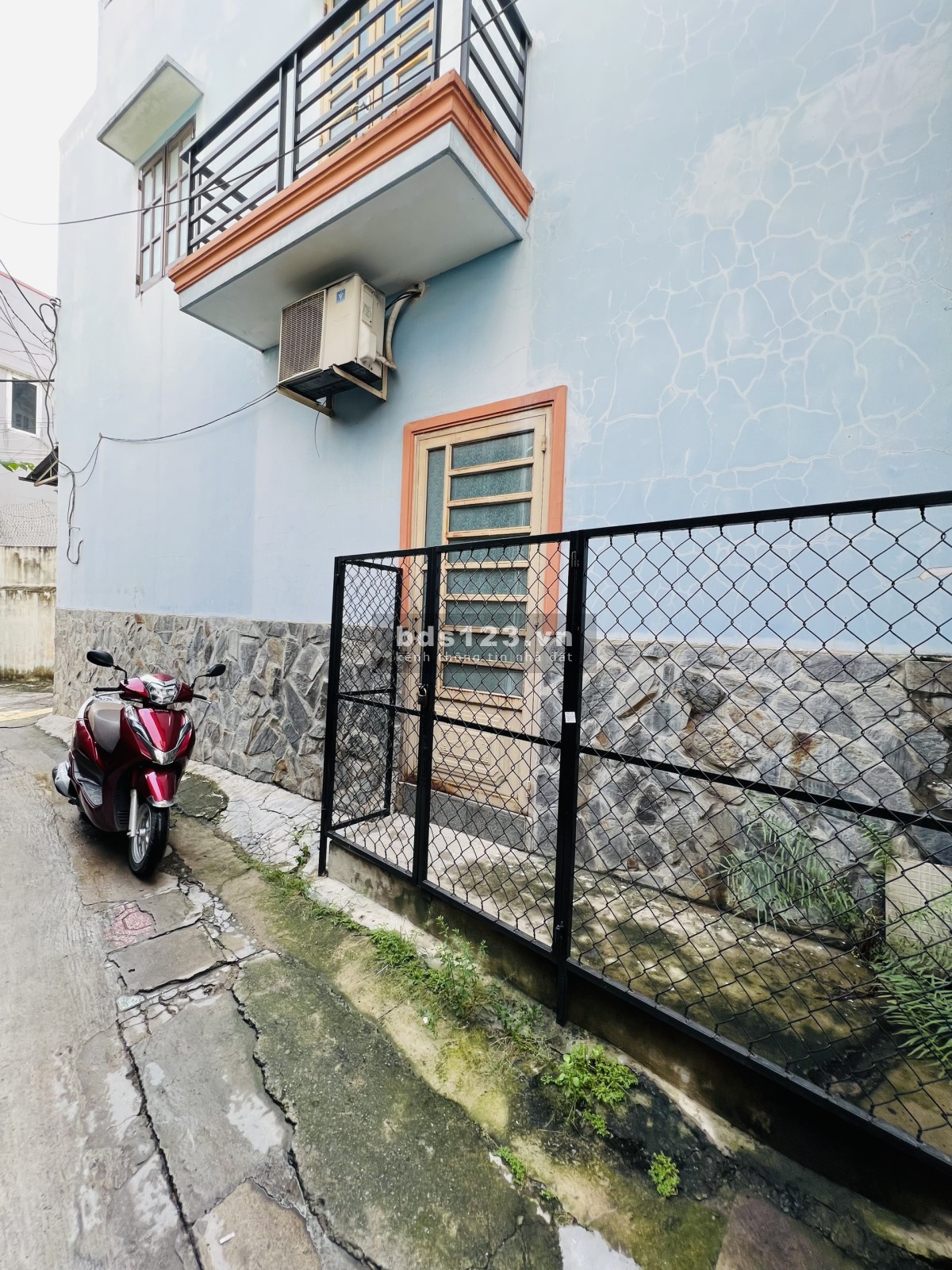 Nhà căn góc vòng xoay Biên Hùng 3 mặt tiền, DT 33,3m² nở hậu 4,8m, giá chỉ 2 tỷ