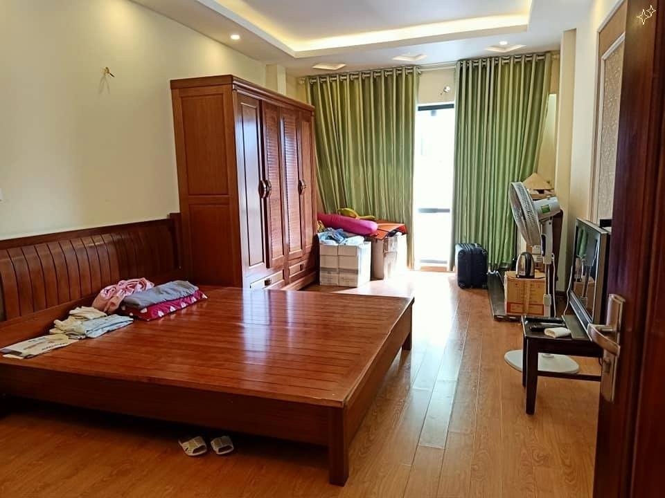 Nhà nguyên căn rộng rãi x 5 tầng, khu dân cư, giá chỉ 4,5 tỷ đồng TL