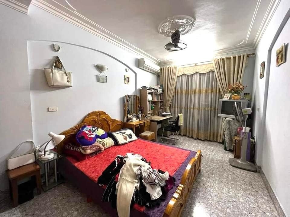 Siêu phẩm nhà Trần Quốc Hoàn diện ích 41m2, giá nhỉnh 4 tỷ, bê tông kiên cố