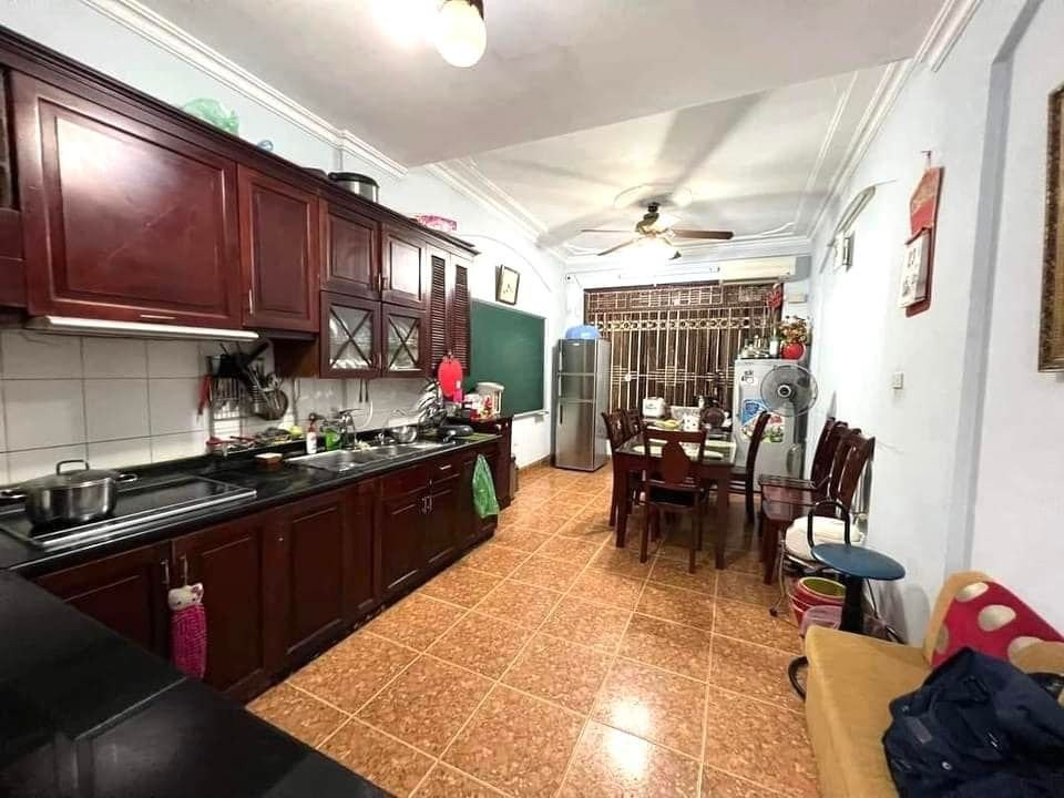 Siêu phẩm nhà Trần Quốc Hoàn diện ích 41m2, giá nhỉnh 4 tỷ, bê tông kiên cố