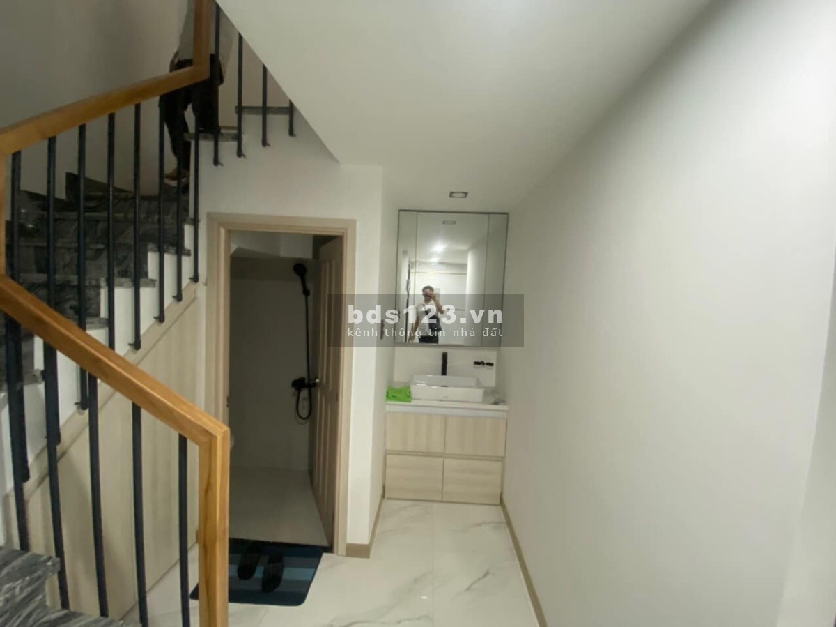 Cho thuê mặt bằng đẹp cần cho thuê Quận Phú Nhuận, tiện kinh doanh mua bán