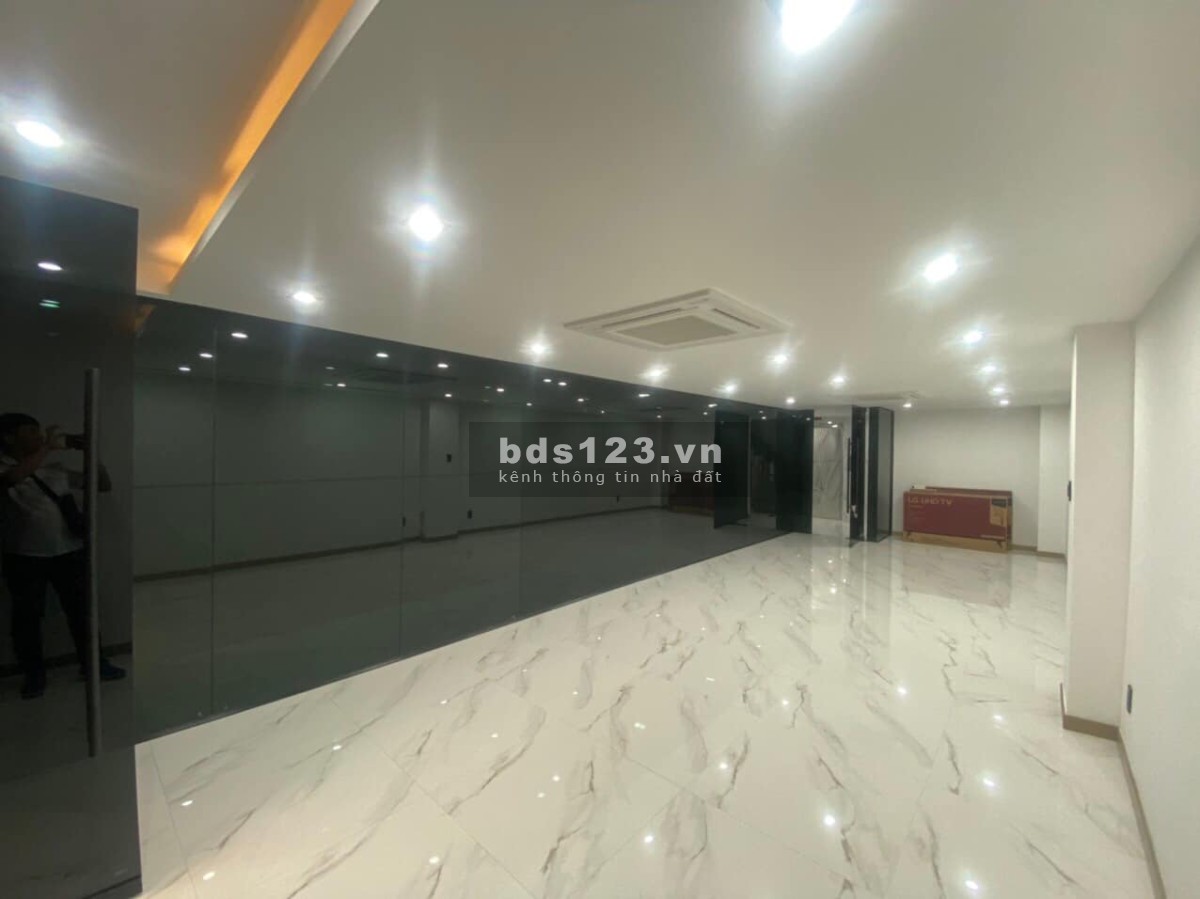 Cho thuê mặt bằng đẹp cần cho thuê Quận Phú Nhuận, tiện kinh doanh mua bán