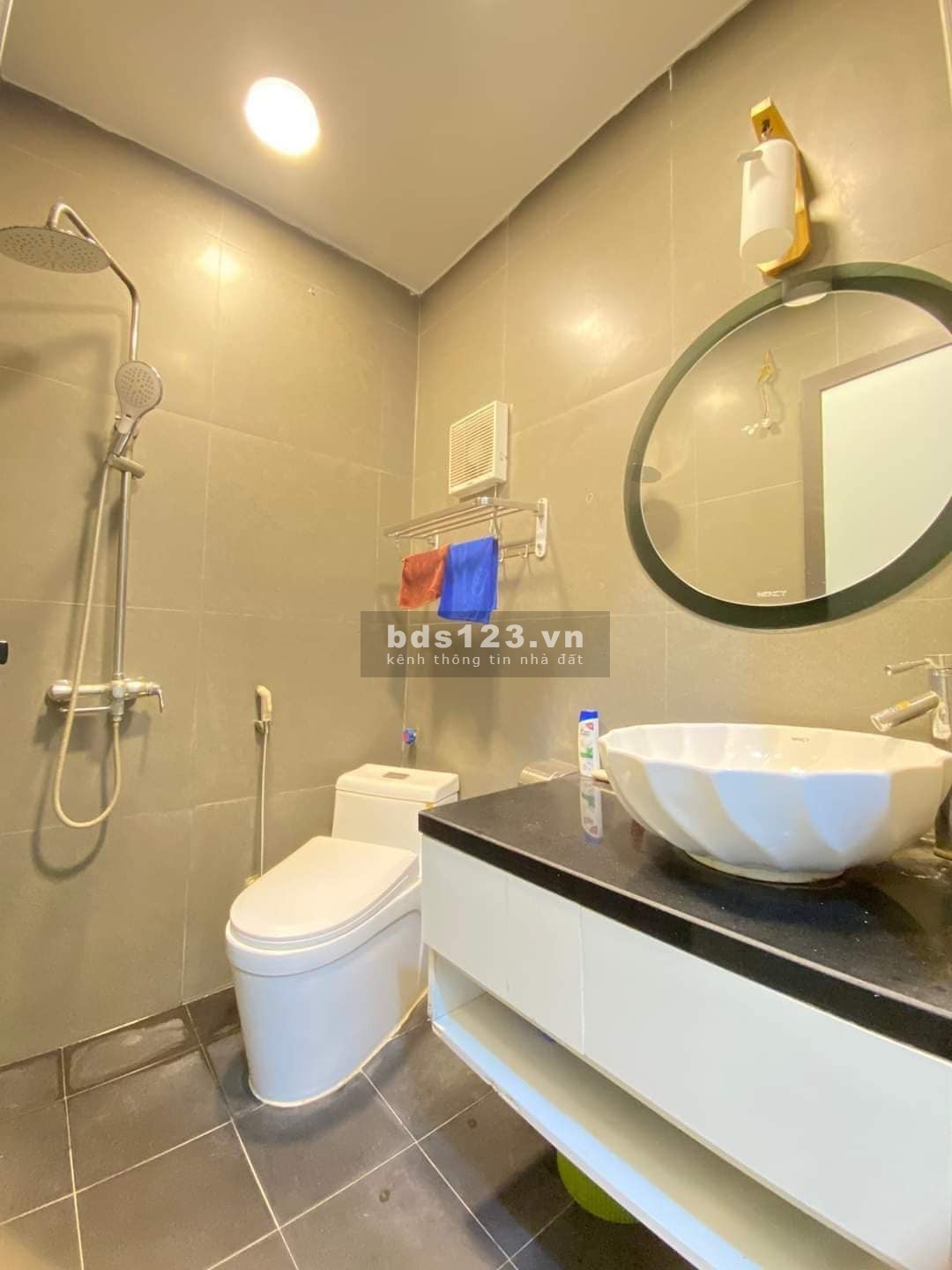 Bán nhà gần đại học Ngoại Thương 2 mặt thoáng phân lô dân trí cao, hơn 4 tỷ