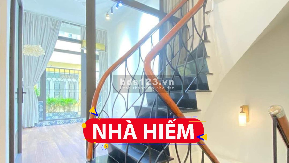 Bán nhà gần đại học Ngoại Thương 2 mặt thoáng phân lô dân trí cao, hơn 4 tỷ
