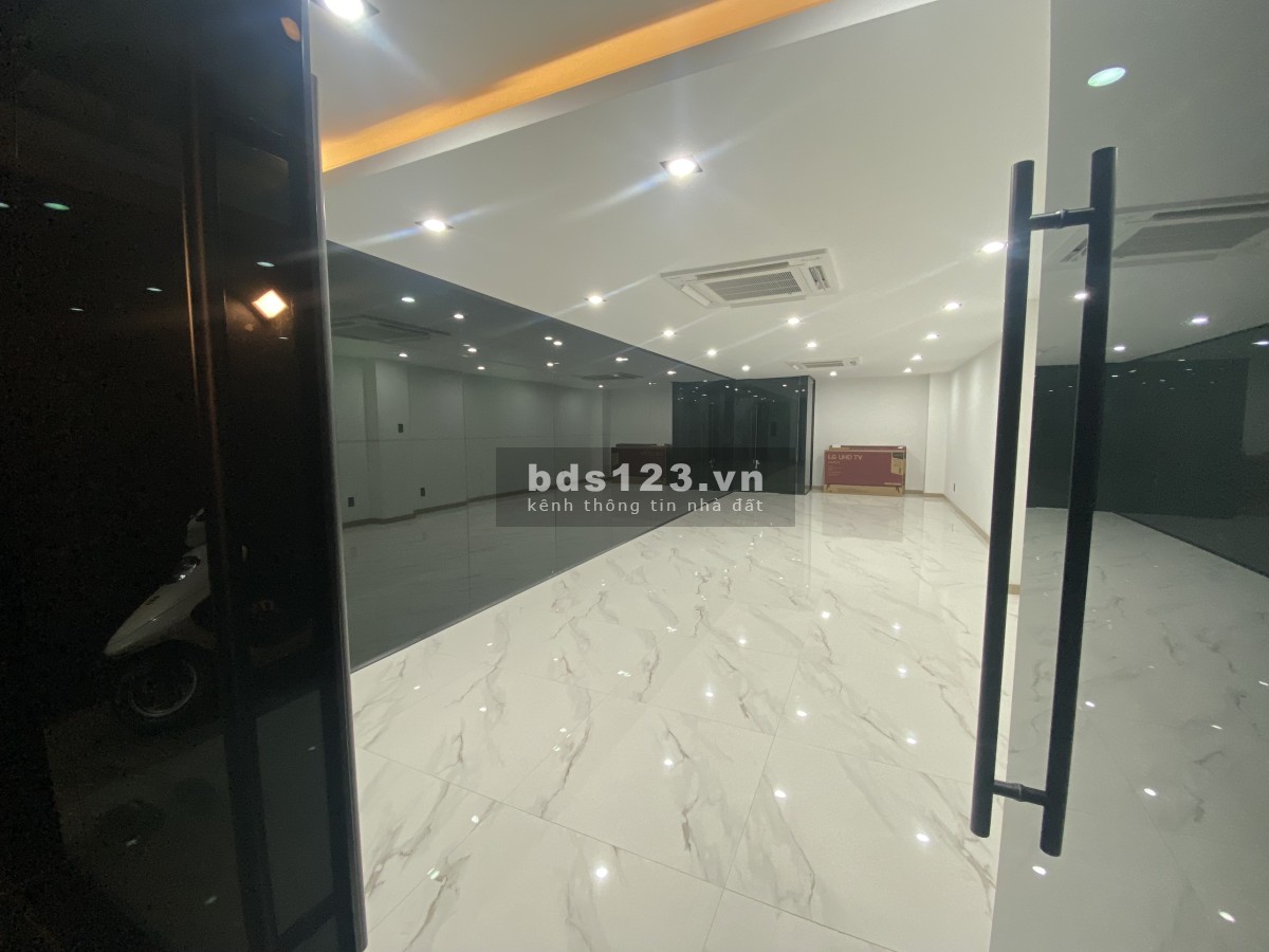 Cho thuê mặt bằng đẹp cần cho thuê Quận Phú Nhuận, tiện kinh doanh mua bán
