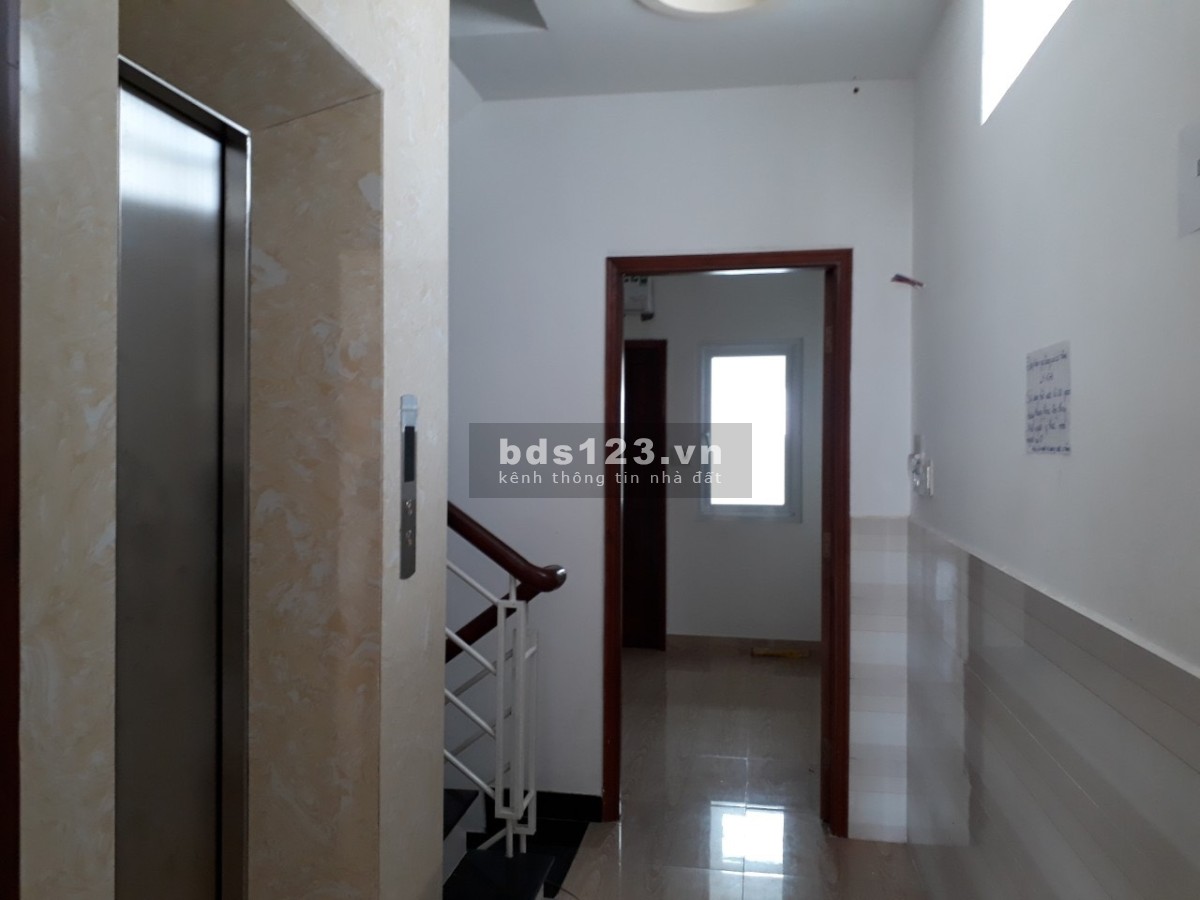 Cho thuê nhà mặt tiền Nguyễn Tri Phương Quận 5 1 hầm 7 lầu thang máy 220 triệu/tháng