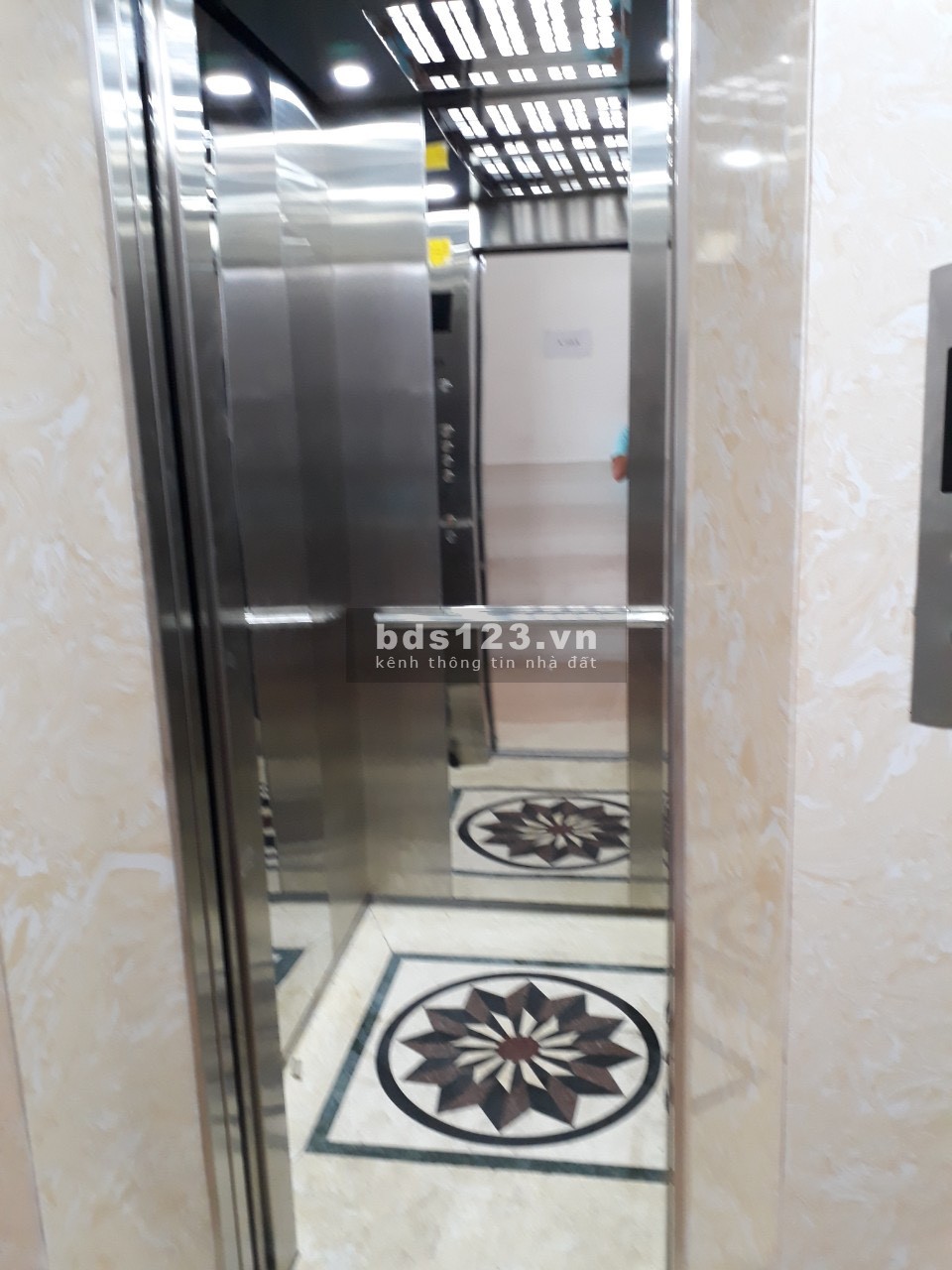 Cho thuê nhà mặt tiền Nguyễn Tri Phương Quận 5 1 hầm 7 lầu thang máy 220 triệu/tháng