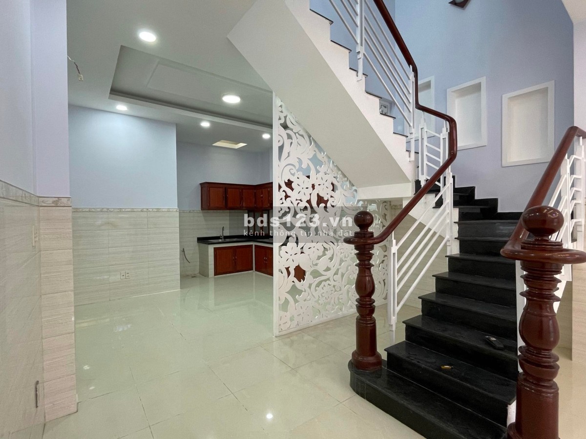 Chính chủ cần tiền bán gấp nhà khu ẩm thực Quận 4, giá đầu tư, kiến trúc đẹp