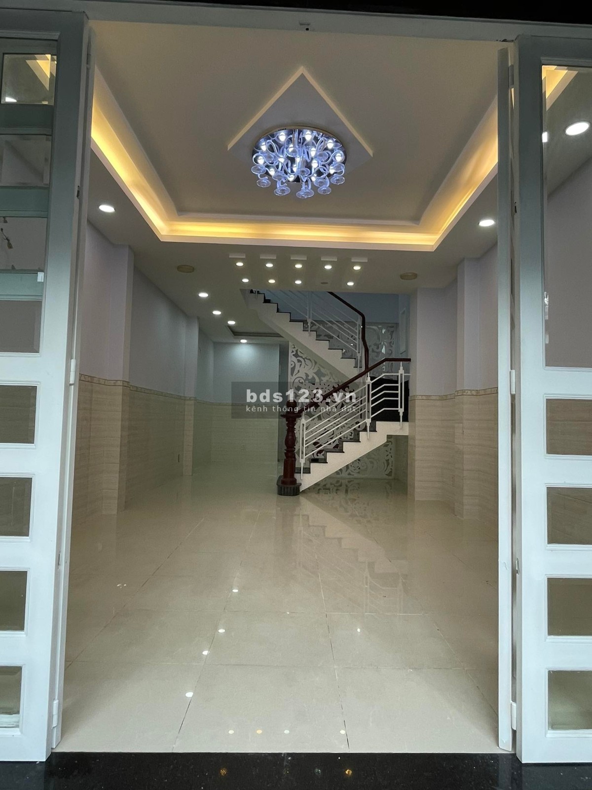 Chính chủ cần tiền bán gấp nhà khu ẩm thực Quận 4, giá đầu tư, kiến trúc đẹp