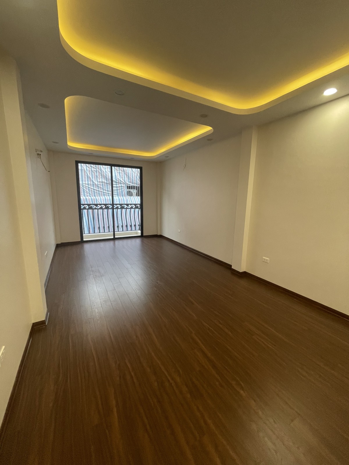 Bán nhà Cầu Giấy, ngõ ô tô tránh 7 tầng thang máy, thông sàn văn phòng siêu đẹp