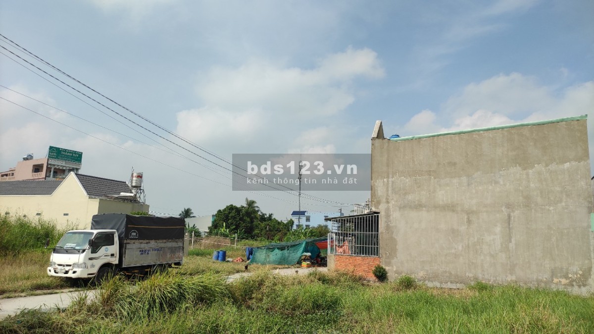 Bán lô đất Củ Chi, lô góc đã xây nhà ở: 5x22m, gần Trường Tiểu Học Bình Mỹ. 650tr