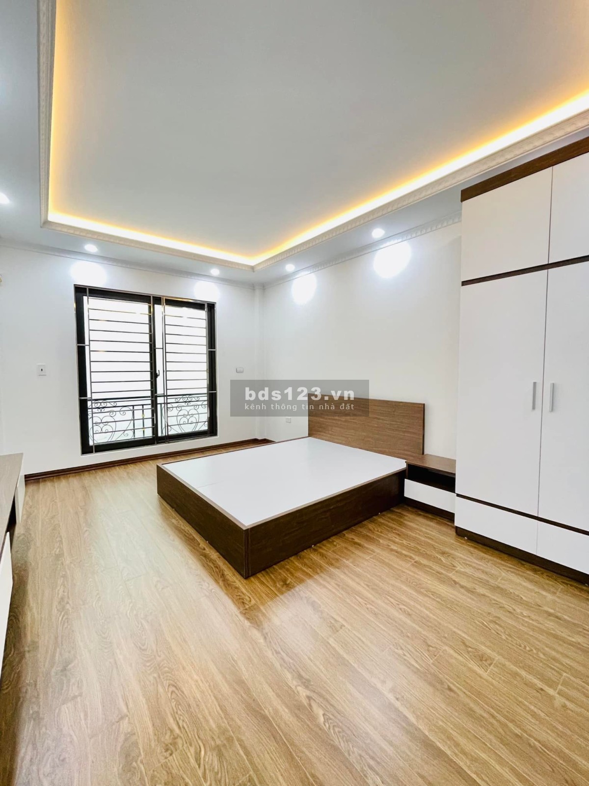 Nhà phố Phan Văn Trường, Cầu Giấy, DT 40m² x 5 tầng KD đỉnh giá chỉ 7,95 tỷ LH 0976738468