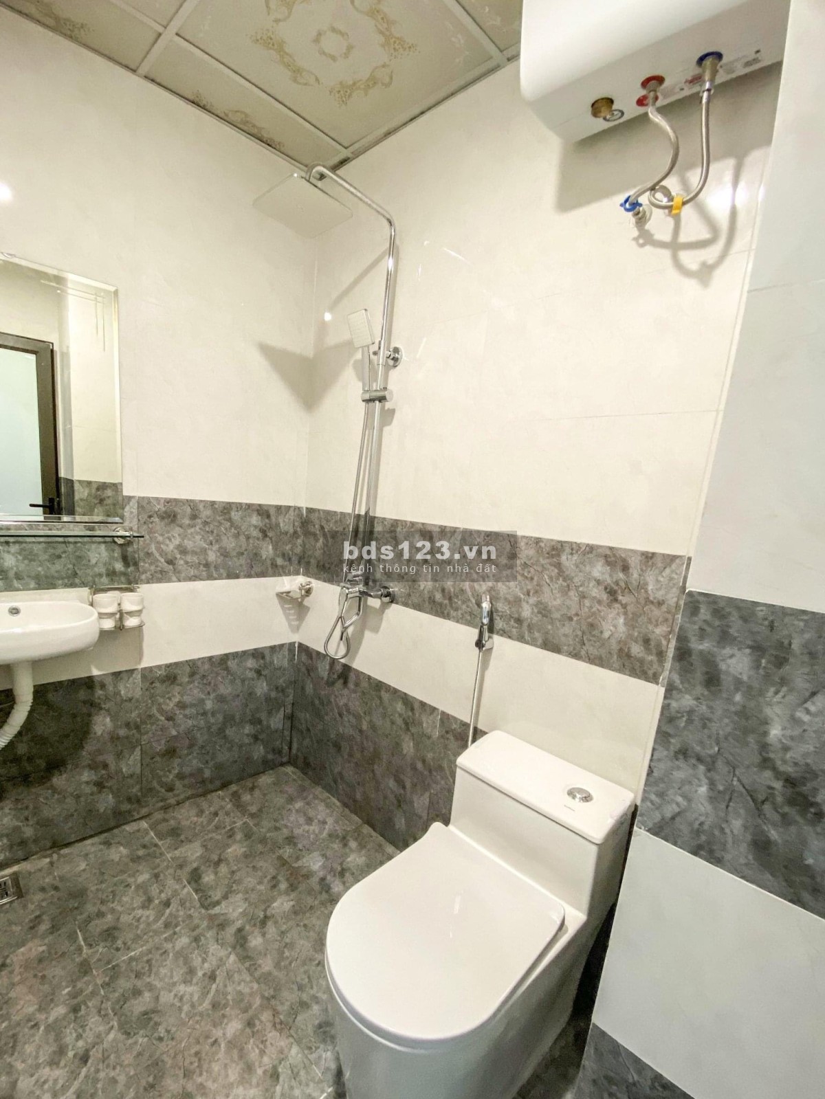 Nhà PL mới xây ngõ Chùa Láng kế bên ĐH Ngoại giao khu vực dân trí cao giá chỉ 4,4 tỷ đồng