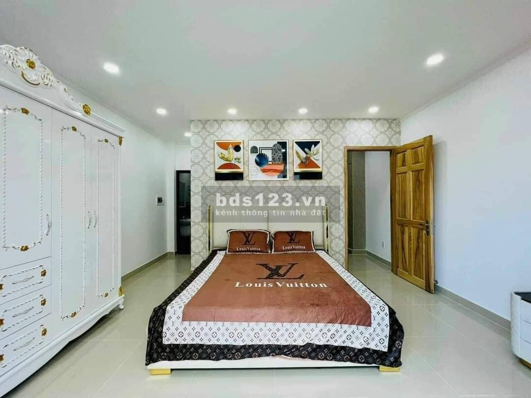 Nhà Gần Phố Hẻm 5M Thông Lê Đức Thọ, hẻm xe hơi qua lại thoải mái có thang máy