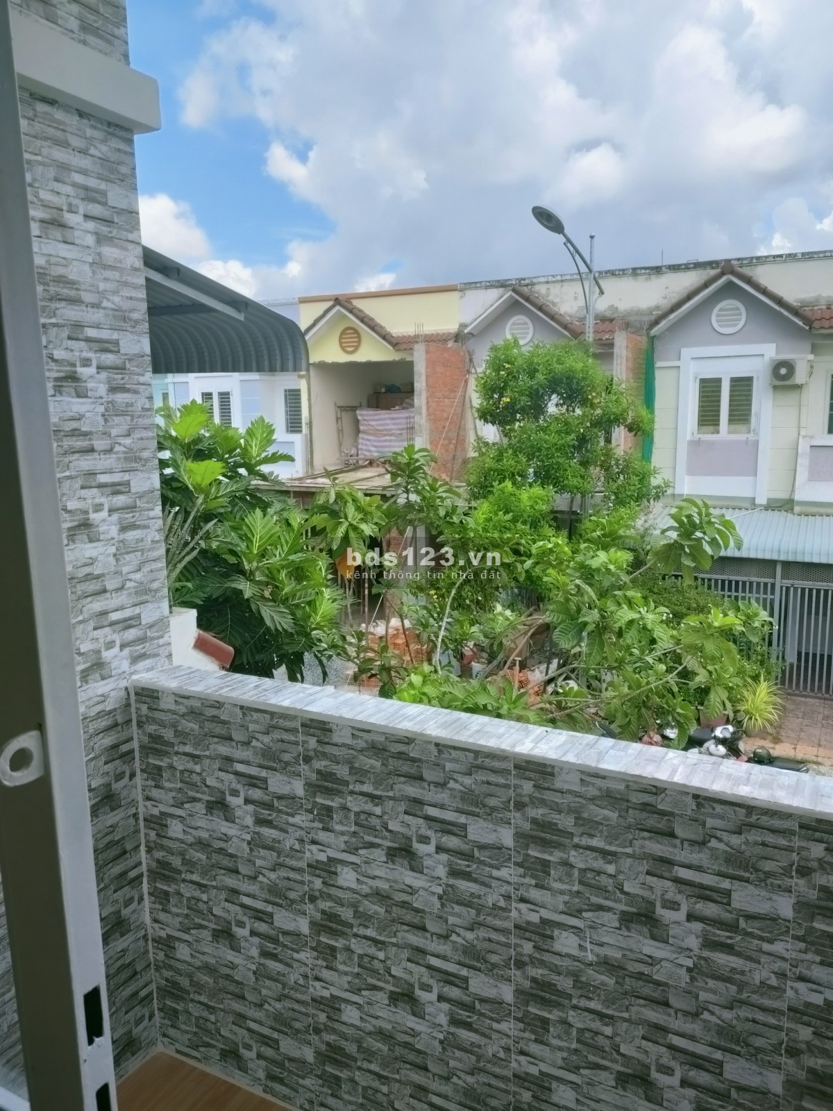 Bán/cho thuê nhà khu dân cư Hoàng Quân, sổ hồng riêng chính chủ