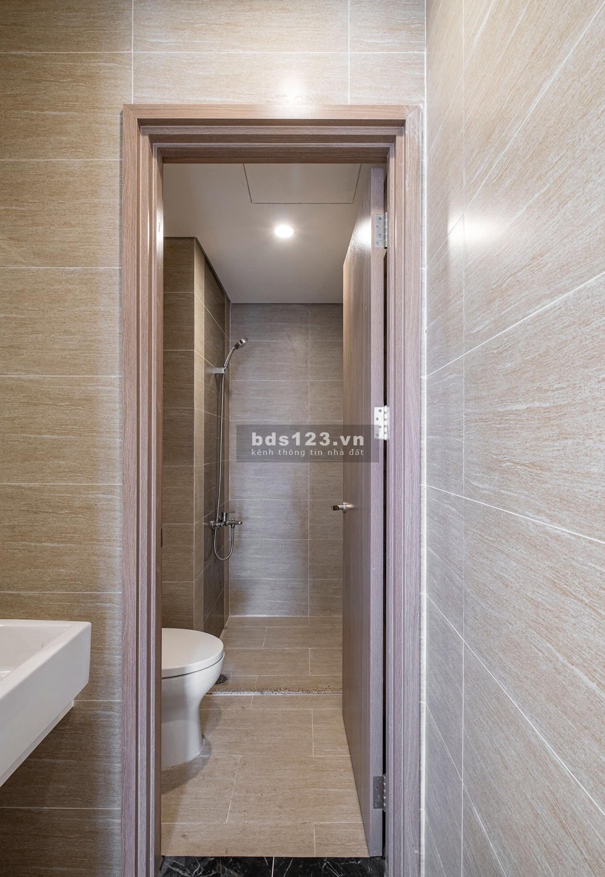 Cần bán căn hộ 2PN Khu Rainbow S5 Tây Tứ Trạch Giá tốt nhất khu S5. LH 0908 55 1404 (zalo/imess)