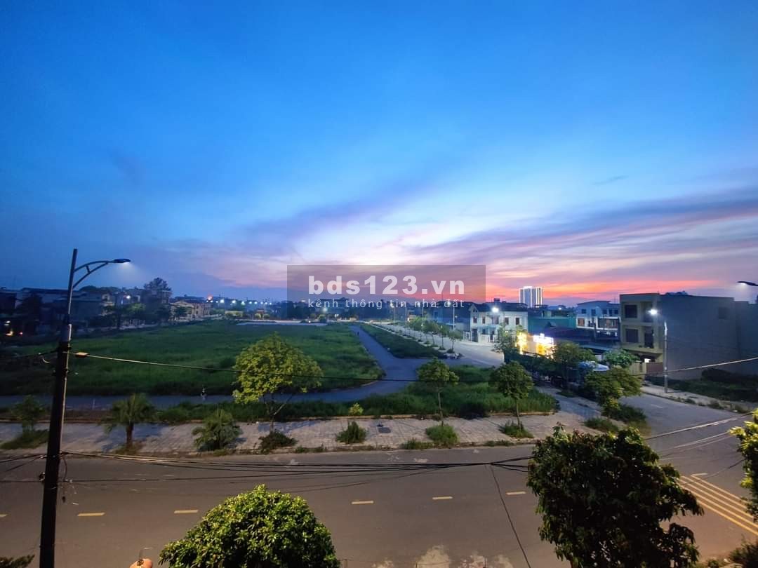 Bán lô góc siêu vip mặt sân bóng Thanh Châu, hướng Nam thoáng mát